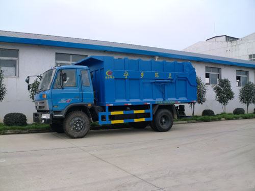 客戶(hù)定購(gòu)的東風(fēng)145對(duì)接式垃圾車(chē)