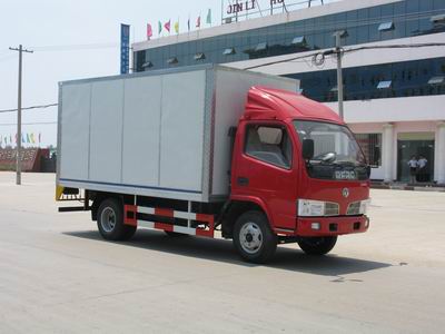 還未展開的舞臺車,就像一個(gè)普通的廂式貨車