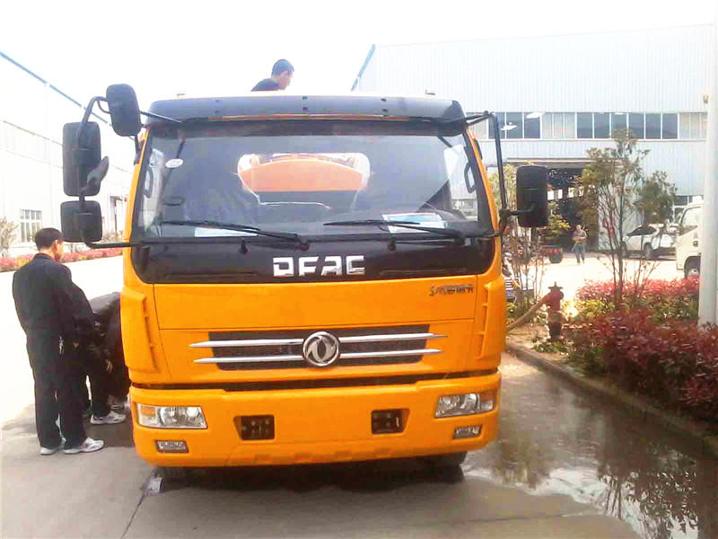 高壓清洗<a href=http://m.m9m10.cn/xifenche/ target=_blank class=infotextkey>吸糞車</a>正面圖