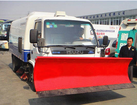 五十鈴鏟雪<a href=http://m.m9m10.cn/saoluche/ target=_blank class=infotextkey>掃路車</a>